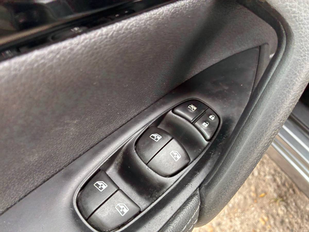 Nissan QASHQAI Nissan Qashqai 1.3 DIG-T N-Connecta | Navi + Clima + Cruise nu €10.975,-!!