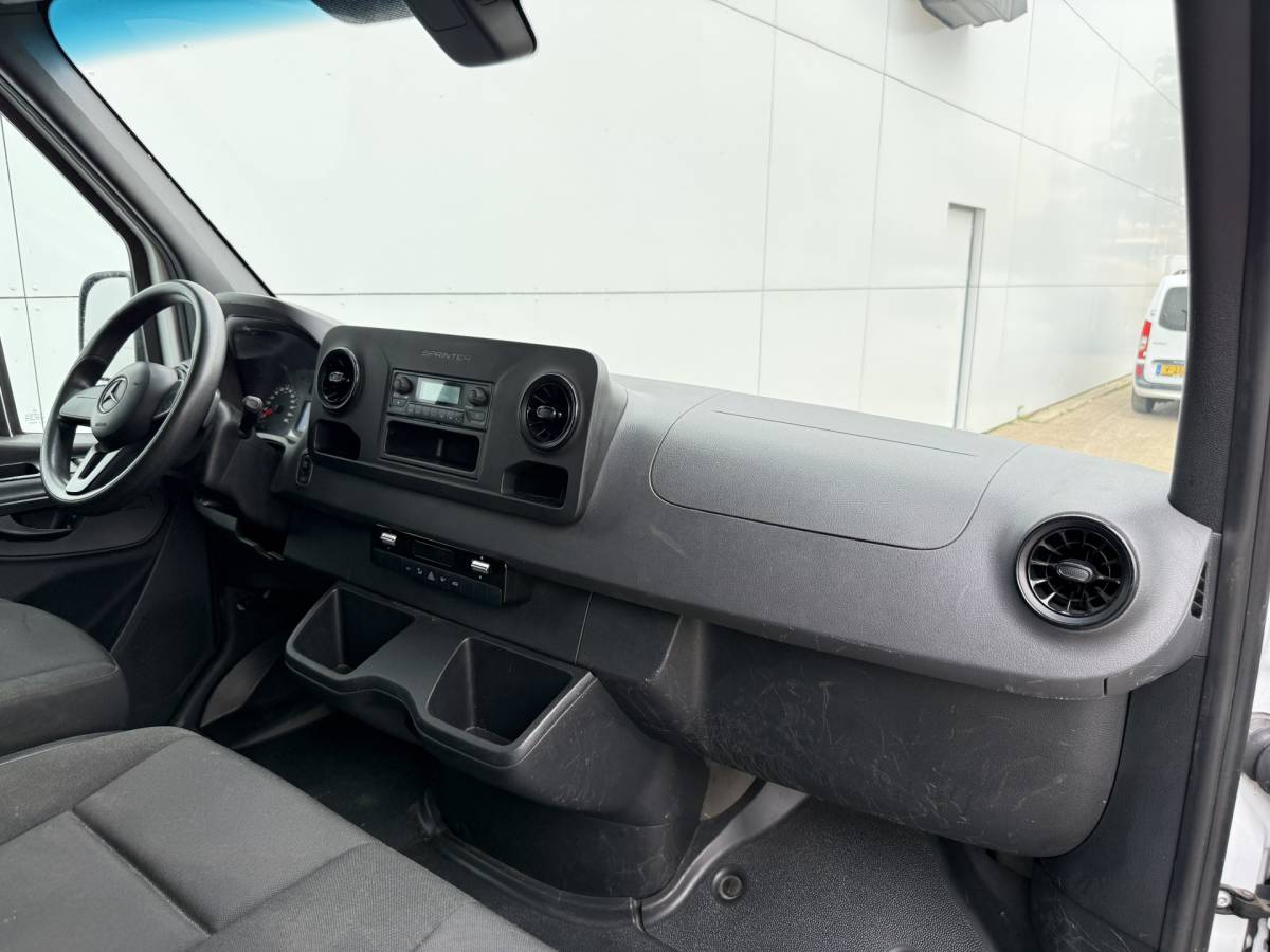 Mercedes-Benz eSprinter Mercedes-Benz eSprinter 312 55 kWh L2H2 Elektrisch 145km WLTP 80kw Snelladen Climate Control