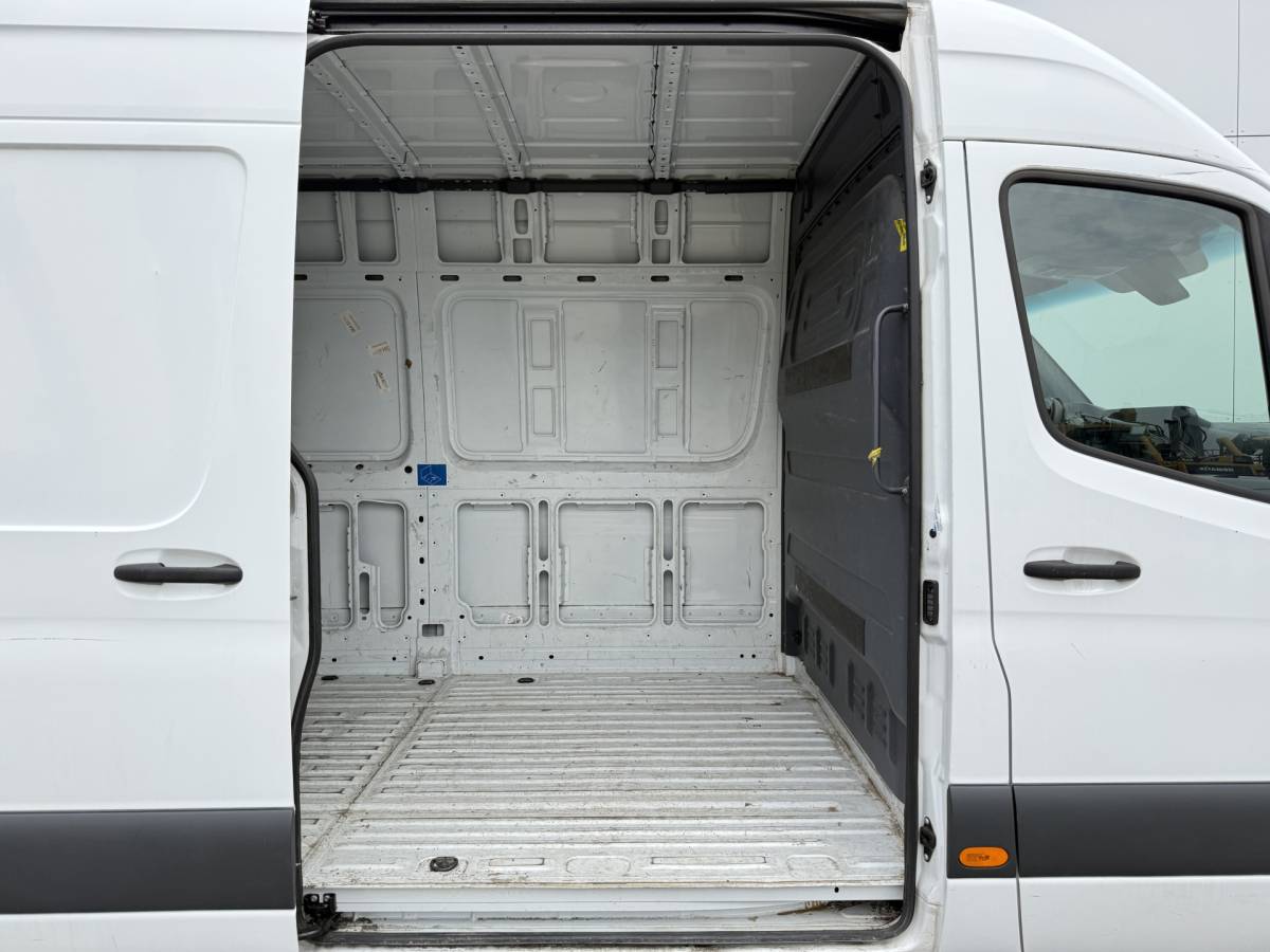 Mercedes-Benz eSprinter Mercedes-Benz eSprinter 312 55 kWh L2H2 Elektrisch 145km WLTP 80kw Snelladen Climate Control