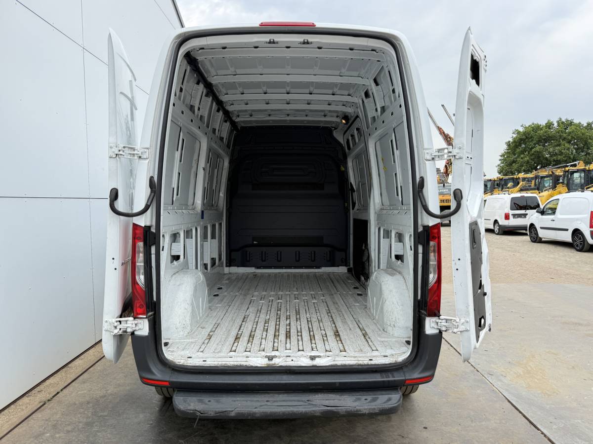 Mercedes-Benz eSprinter Mercedes-Benz eSprinter 312 55 kWh L2H2 Elektrisch 145km WLTP 80kw Snelladen Climate Control