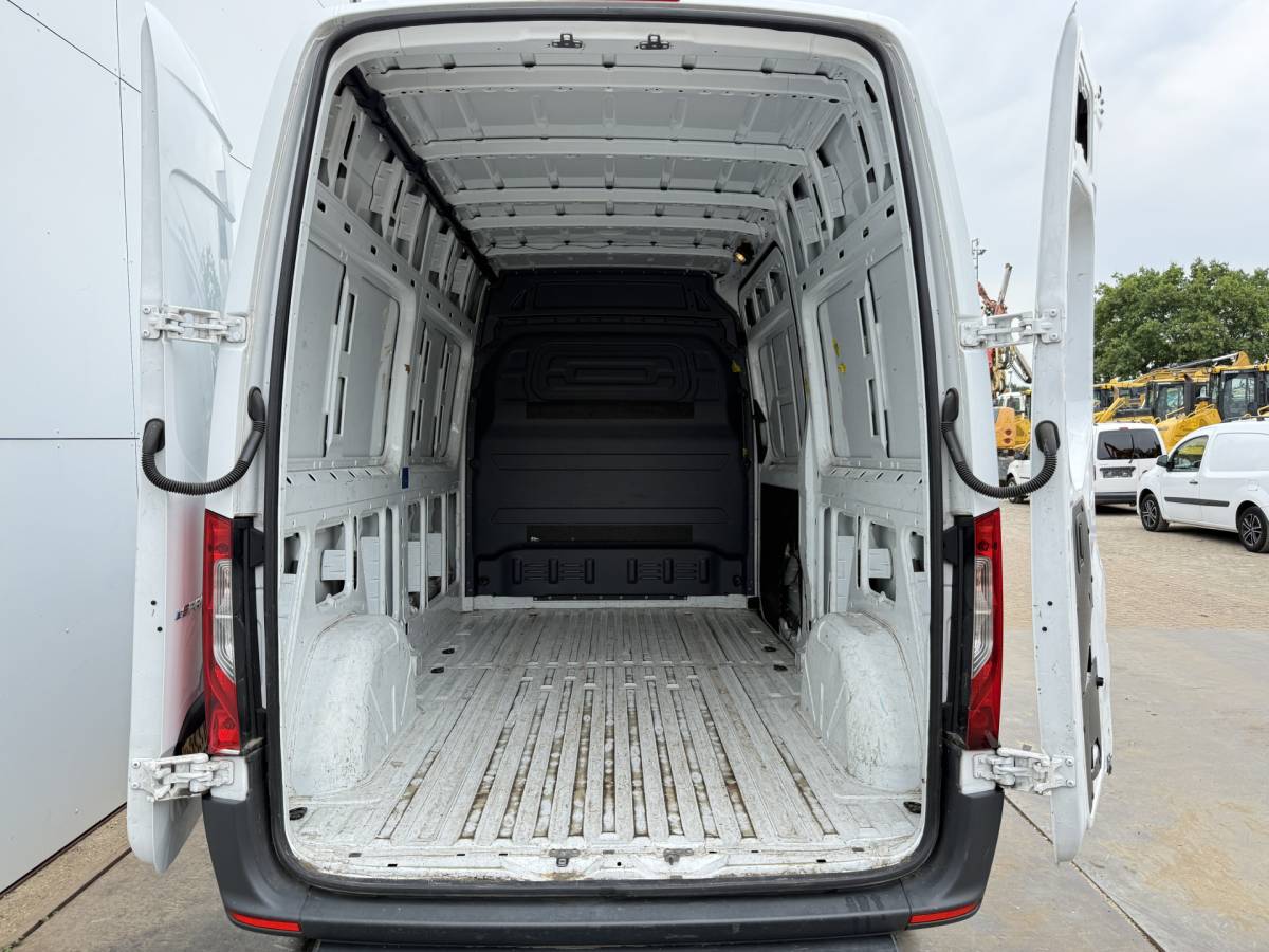 Mercedes-Benz eSprinter Mercedes-Benz eSprinter 312 55 kWh L2H2 Elektrisch 145km WLTP 80kw Snelladen Climate Control