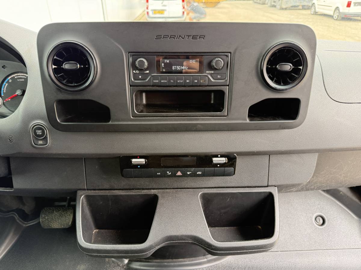 Mercedes-Benz eSprinter Mercedes-Benz eSprinter 312 55 kWh L2H2 Elektrisch 145km WLTP 80kw Snelladen Climate Control