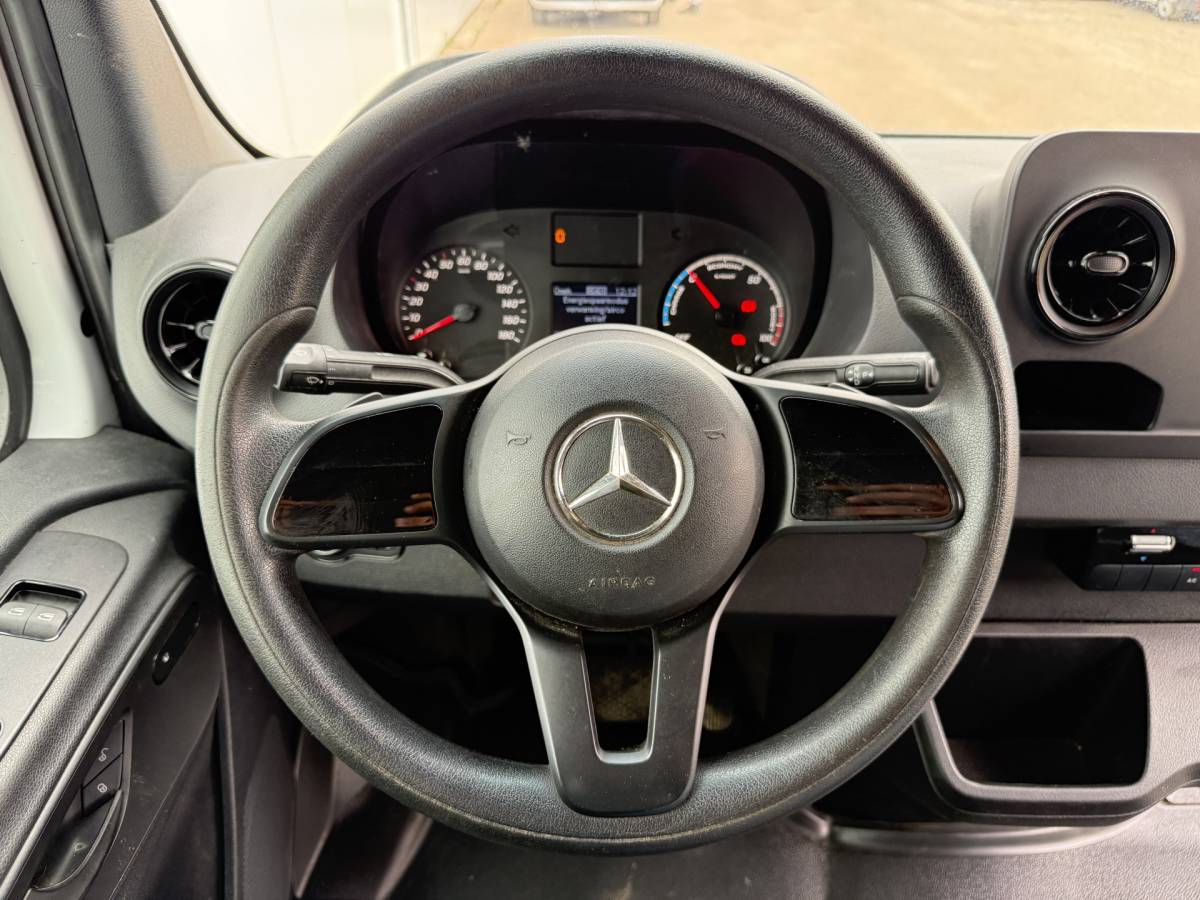 Mercedes-Benz eSprinter Mercedes-Benz eSprinter 312 55 kWh L2H2 Elektrisch 145km WLTP 80kw Snelladen Climate Control