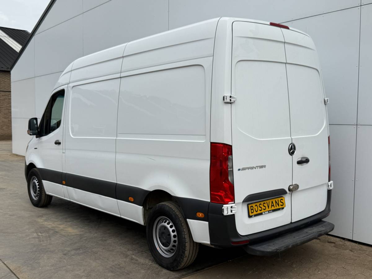 Mercedes-Benz eSprinter Mercedes-Benz eSprinter 312 55 kWh L2H2 Elektrisch 145km WLTP 80kw Snelladen Climate Control