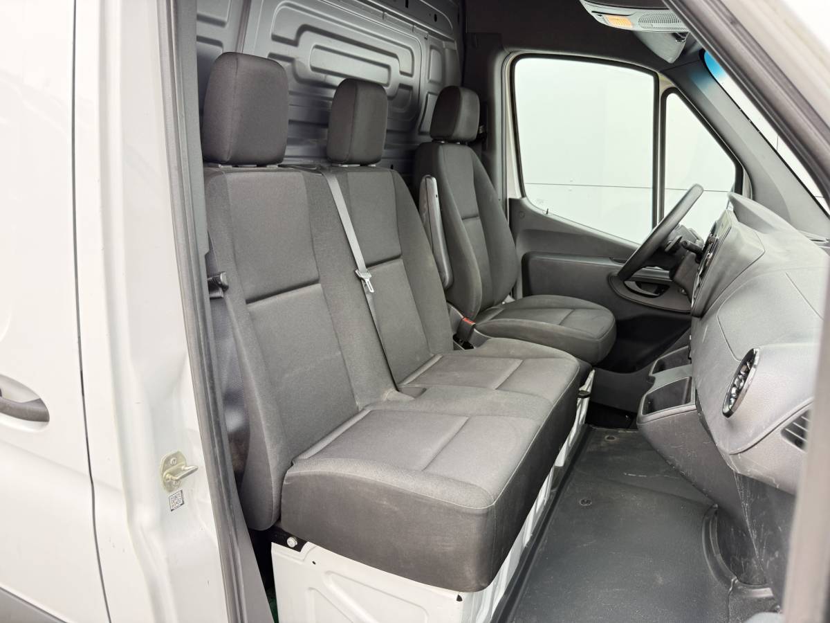 Mercedes-Benz eSprinter Mercedes-Benz eSprinter 312 55 kWh L2H2 Elektrisch 145km WLTP 80kw Snelladen Climate Control