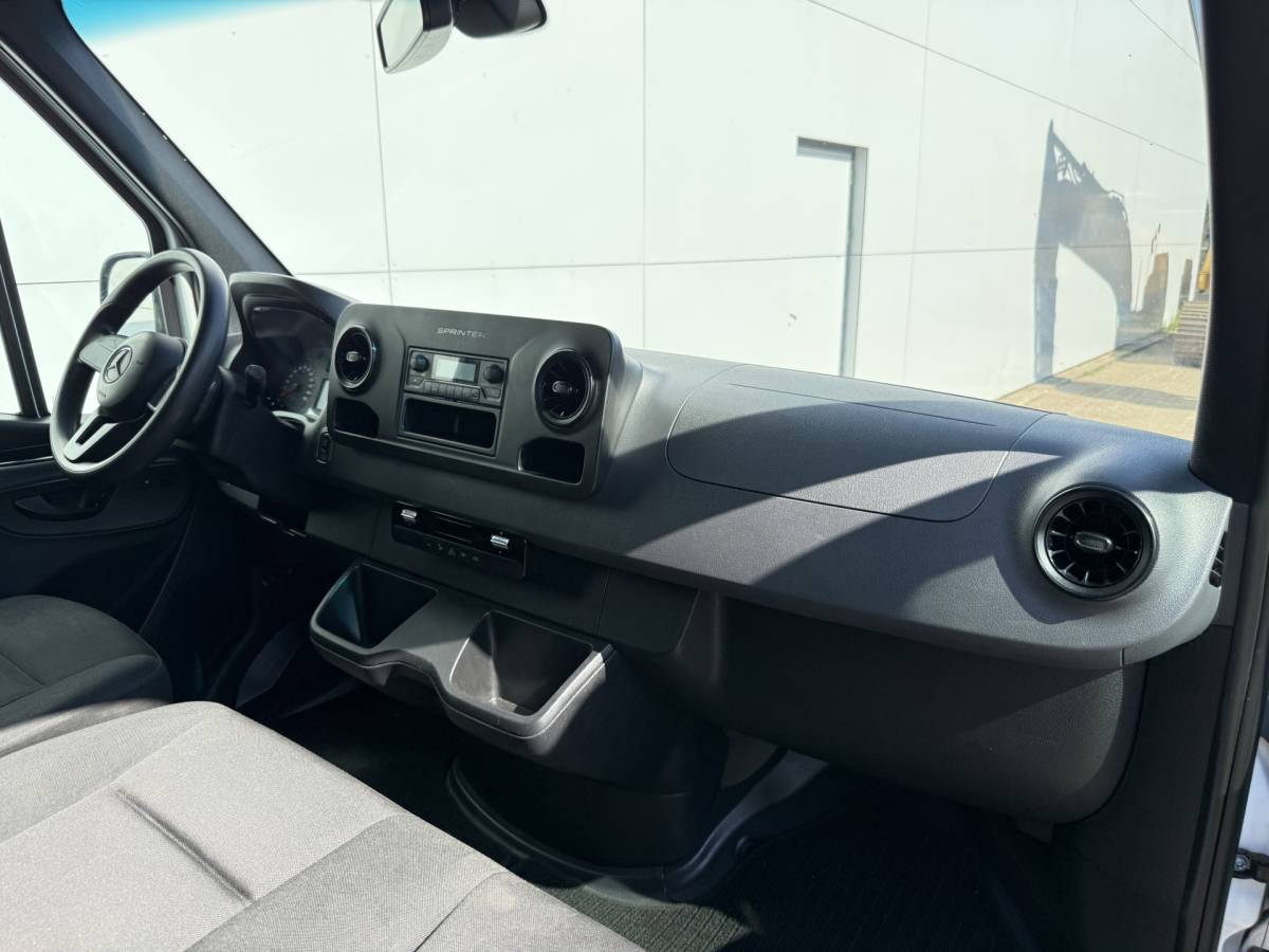 Mercedes-Benz eSprinter Mercedes-Benz eSprinter 312 55 kWh L2H2 Elektrisch 145km WLTP 92,5% (SOH) 80kw Snelladen Climate Control Camera