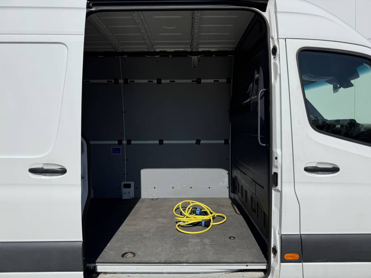 Mercedes-Benz eSprinter Mercedes-Benz eSprinter 312 55 kWh L2H2 Elektrisch 145km WLTP 92,5% (SOH) 80kw Snelladen Climate Control Camera
