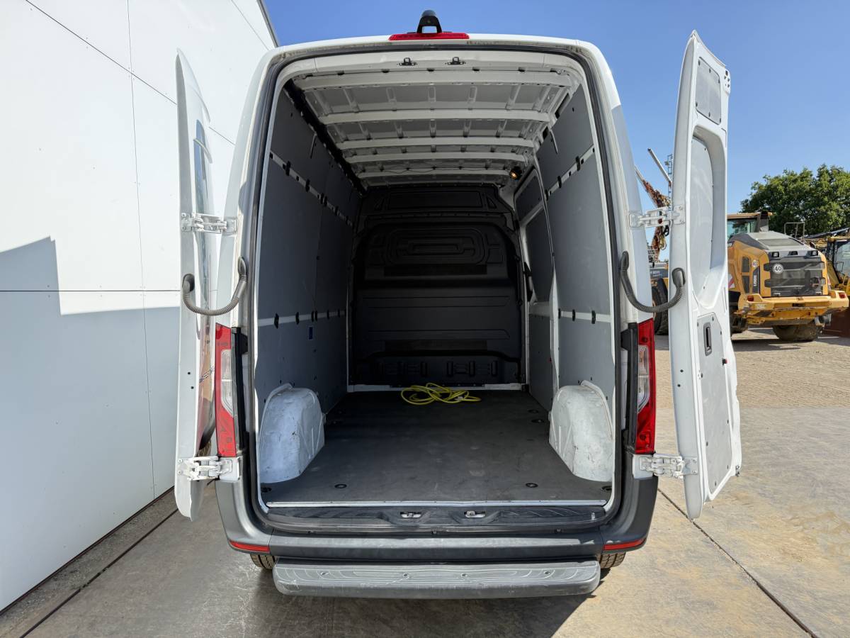 Mercedes-Benz eSprinter Mercedes-Benz eSprinter 312 55 kWh L2H2 Elektrisch 145km WLTP 92,5% (SOH) 80kw Snelladen Climate Control Camera
