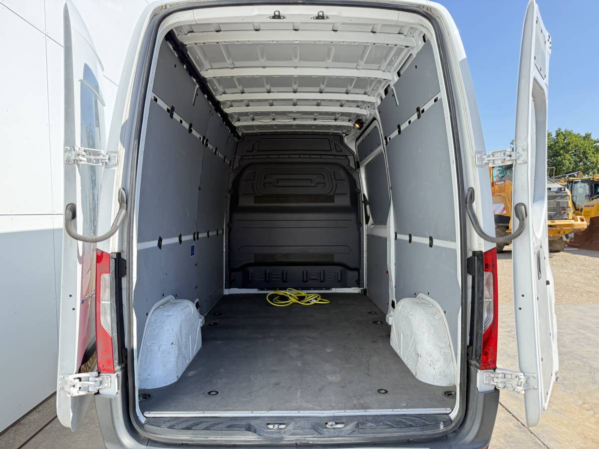 Mercedes-Benz eSprinter Mercedes-Benz eSprinter 312 55 kWh L2H2 Elektrisch 145km WLTP 92,5% (SOH) 80kw Snelladen Climate Control Camera
