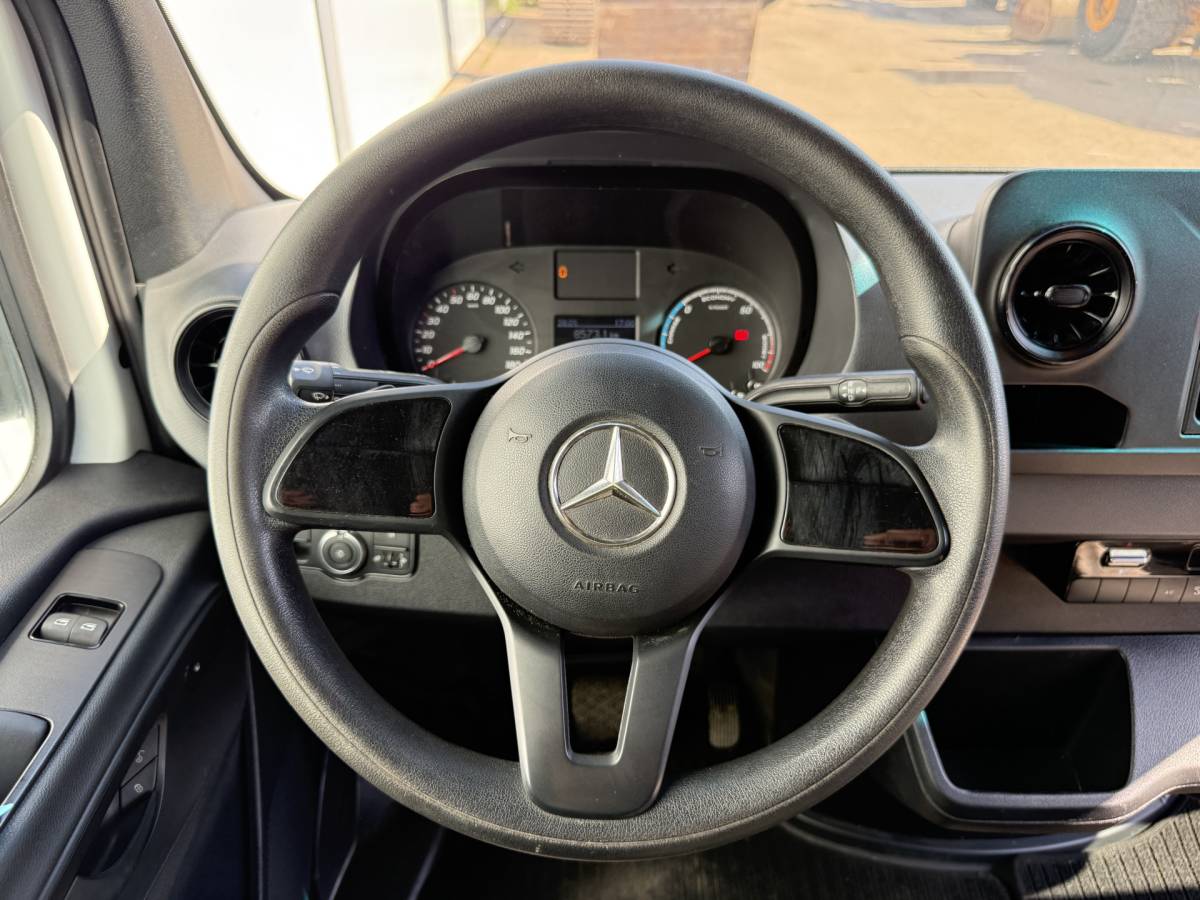 Mercedes-Benz eSprinter Mercedes-Benz eSprinter 312 55 kWh L2H2 Elektrisch 145km WLTP 92,5% (SOH) 80kw Snelladen Climate Control Camera