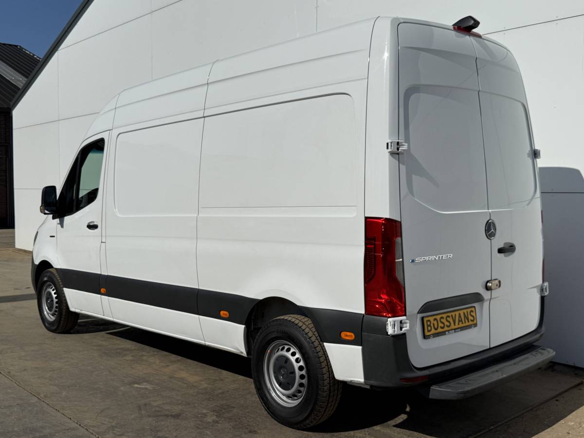 Mercedes-Benz eSprinter Mercedes-Benz eSprinter 312 55 kWh L2H2 Elektrisch 145km WLTP 92,5% (SOH) 80kw Snelladen Climate Control Camera