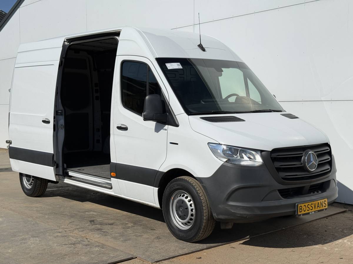 Mercedes-Benz eSprinter Mercedes-Benz eSprinter 312 55 kWh L2H2 Elektrisch 145km WLTP 92,5% (SOH) 80kw Snelladen Climate Control Camera