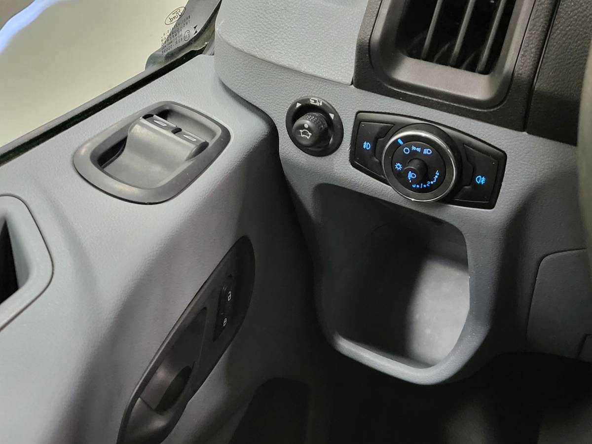 Ford Transit Ford Transit 2.2TDCI L3/H2 2800kg Trekgewicht Apk tot 16-12-2026!