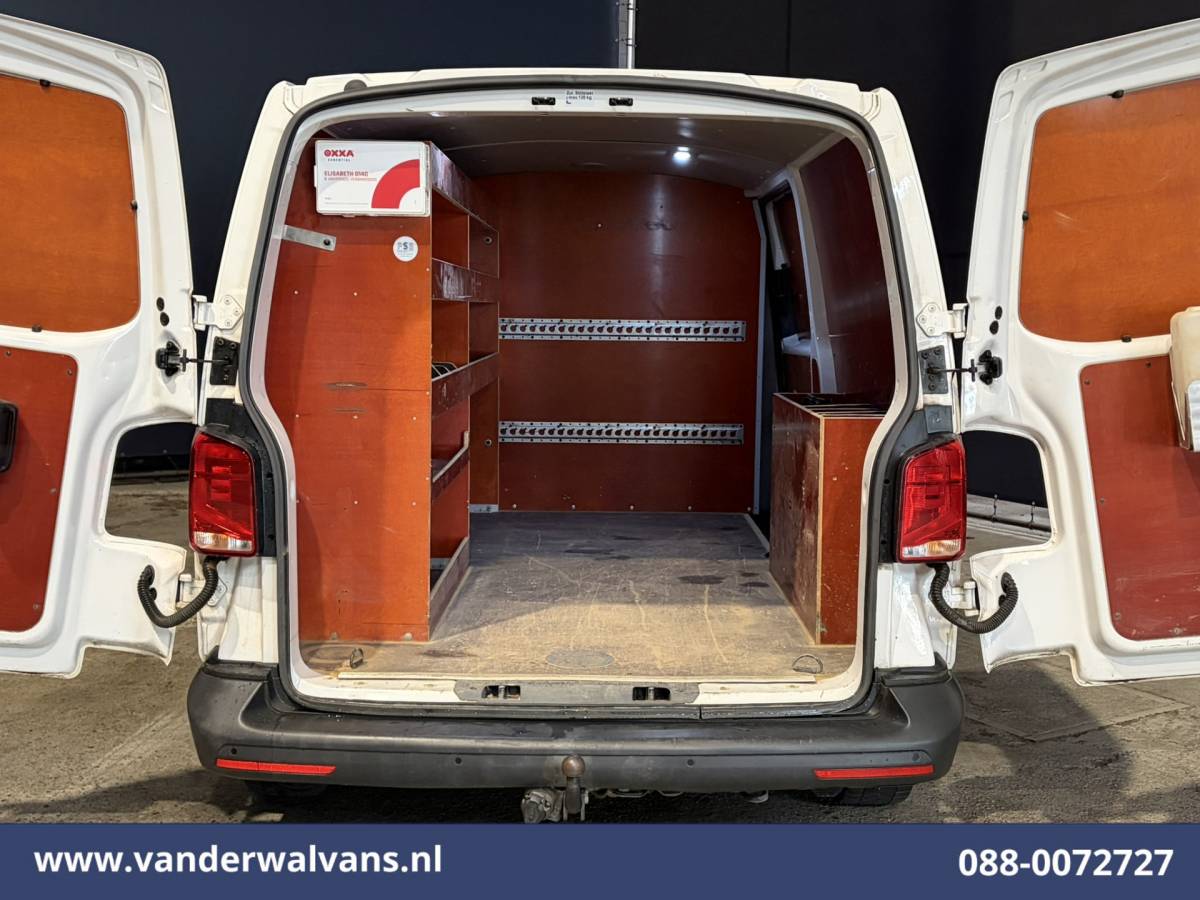 Volkswagen Transporter Volkswagen Transporter 2.0 TDI 150pk L2H1 Euro6 Airco | Camera | Apple Carplay | 2500kg Trekhaak | Cruisecontrol Android Auto, Parkeersensoren, Leder, Bijrijdersbank