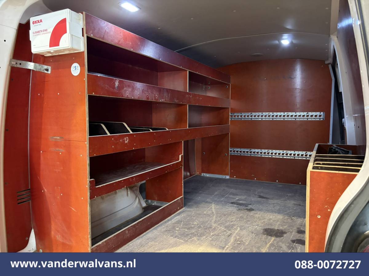 Volkswagen Transporter Volkswagen Transporter 2.0 TDI 150pk L2H1 Euro6 Airco | Camera | Apple Carplay | 2500kg Trekhaak | Cruisecontrol Android Auto, Parkeersensoren, Leder, Bijrijdersbank