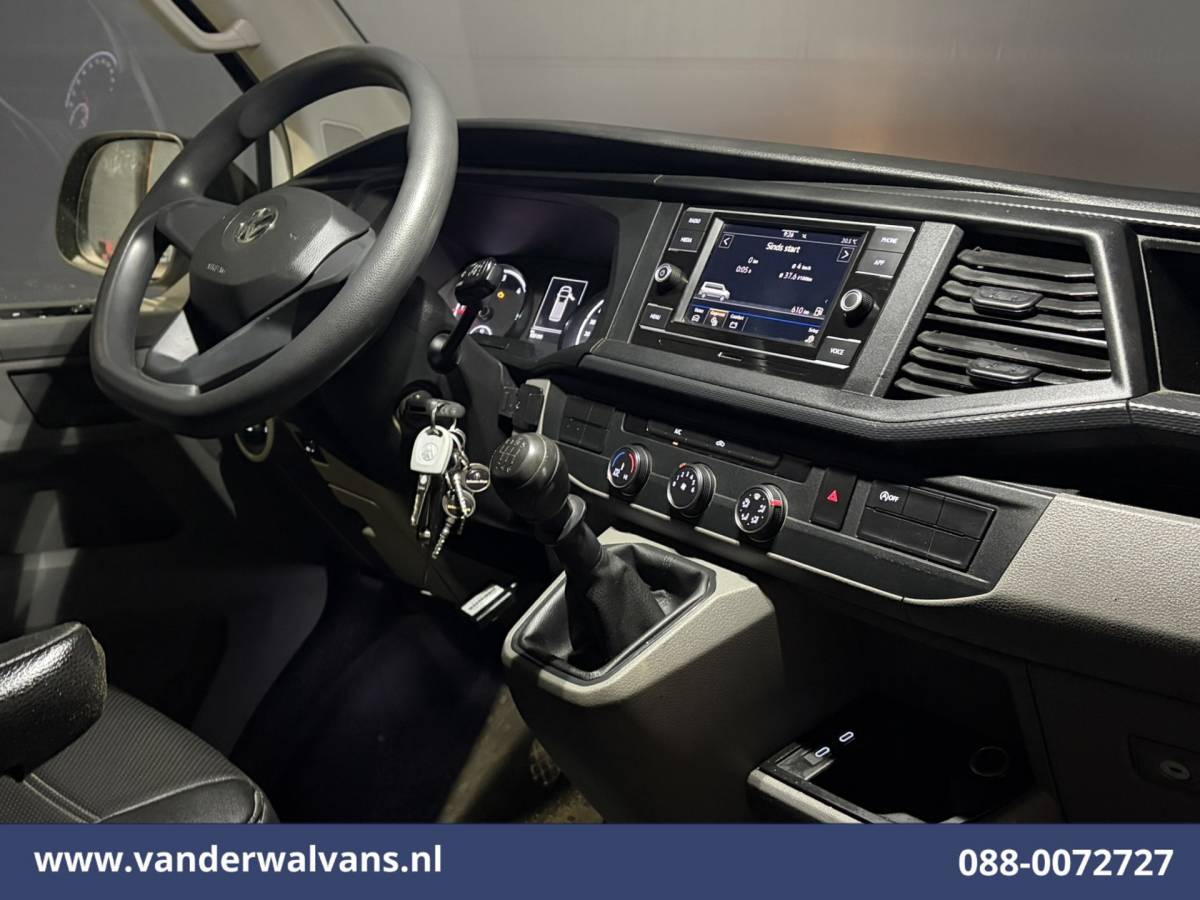 Volkswagen Transporter Volkswagen Transporter 2.0 TDI 150pk L2H1 Euro6 Airco | Camera | Apple Carplay | 2500kg Trekhaak | Cruisecontrol Android Auto, Parkeersensoren, Leder, Bijrijdersbank