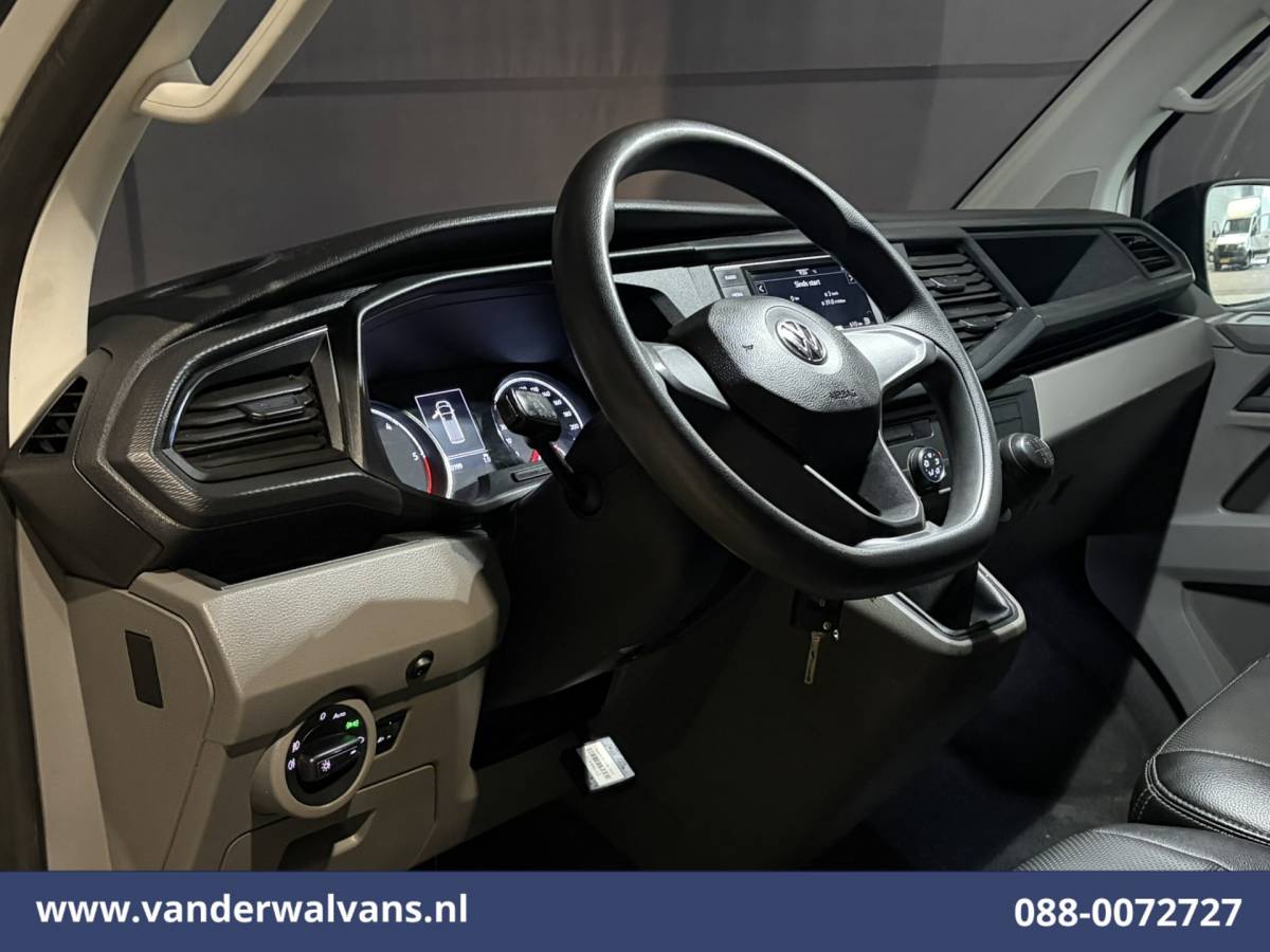 Volkswagen Transporter Volkswagen Transporter 2.0 TDI 150pk L2H1 Euro6 Airco | Camera | Apple Carplay | 2500kg Trekhaak | Cruisecontrol Android Auto, Parkeersensoren, Leder, Bijrijdersbank