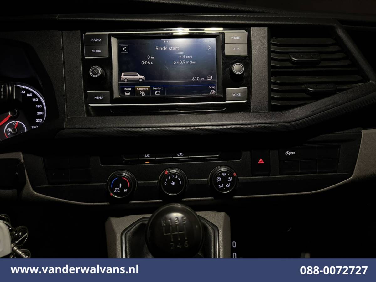 Volkswagen Transporter Volkswagen Transporter 2.0 TDI 150pk L2H1 Euro6 Airco | Camera | Apple Carplay | 2500kg Trekhaak | Cruisecontrol Android Auto, Parkeersensoren, Leder, Bijrijdersbank