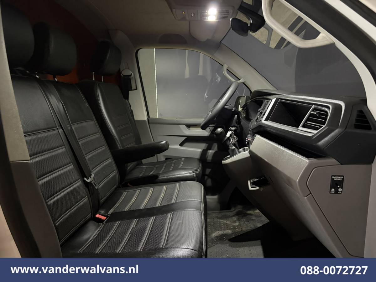 Volkswagen Transporter Volkswagen Transporter 2.0 TDI 150pk L2H1 Euro6 Airco | Camera | Apple Carplay | 2500kg Trekhaak | Cruisecontrol Android Auto, Parkeersensoren, Leder, Bijrijdersbank