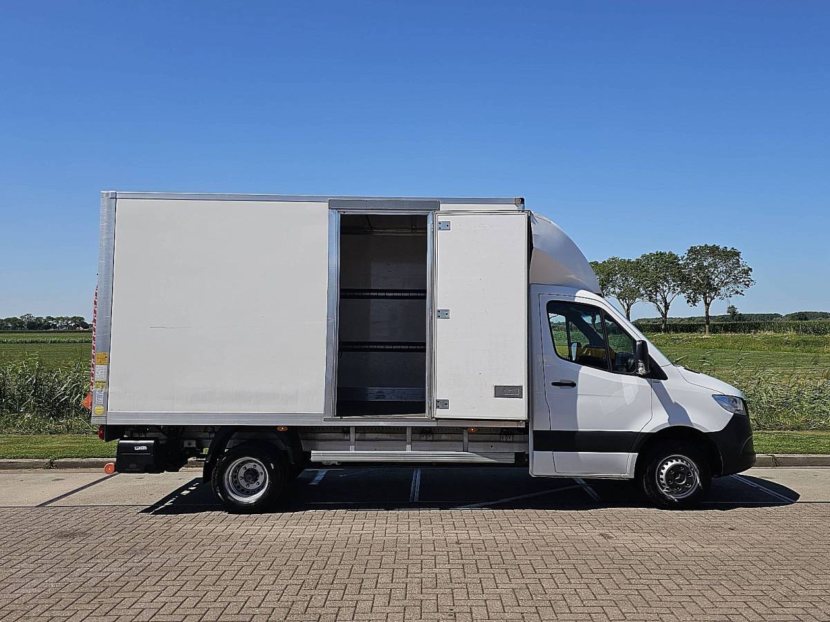 Mercedes-Benz Sprinter MERCEDES-BENZ SPRINTER 515 bakwagen laadklep!