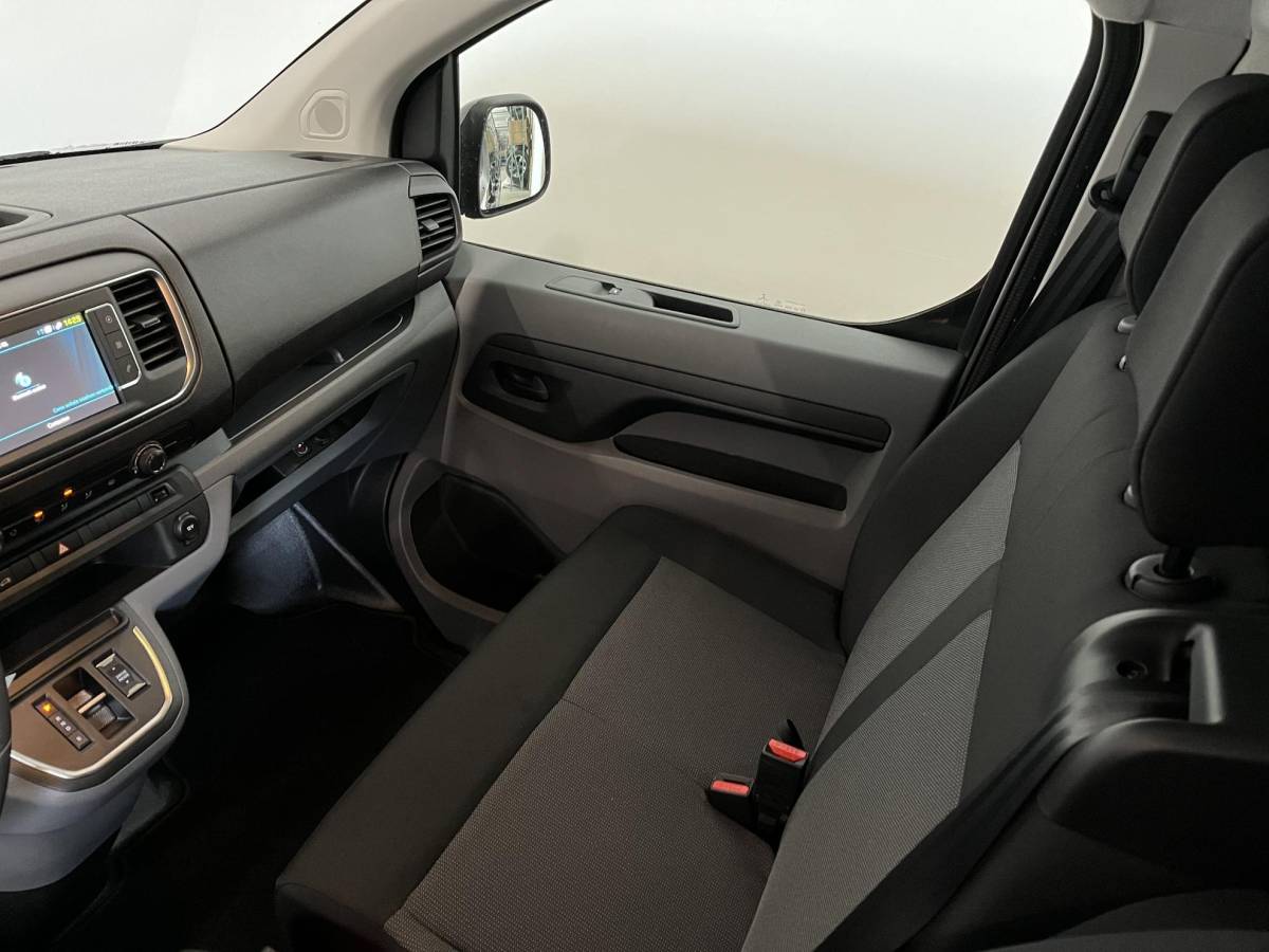 Peugeot e-Expert Peugeot e-Expert Long Premium 75 kWh 3-zits Automaat Airco Navigatie