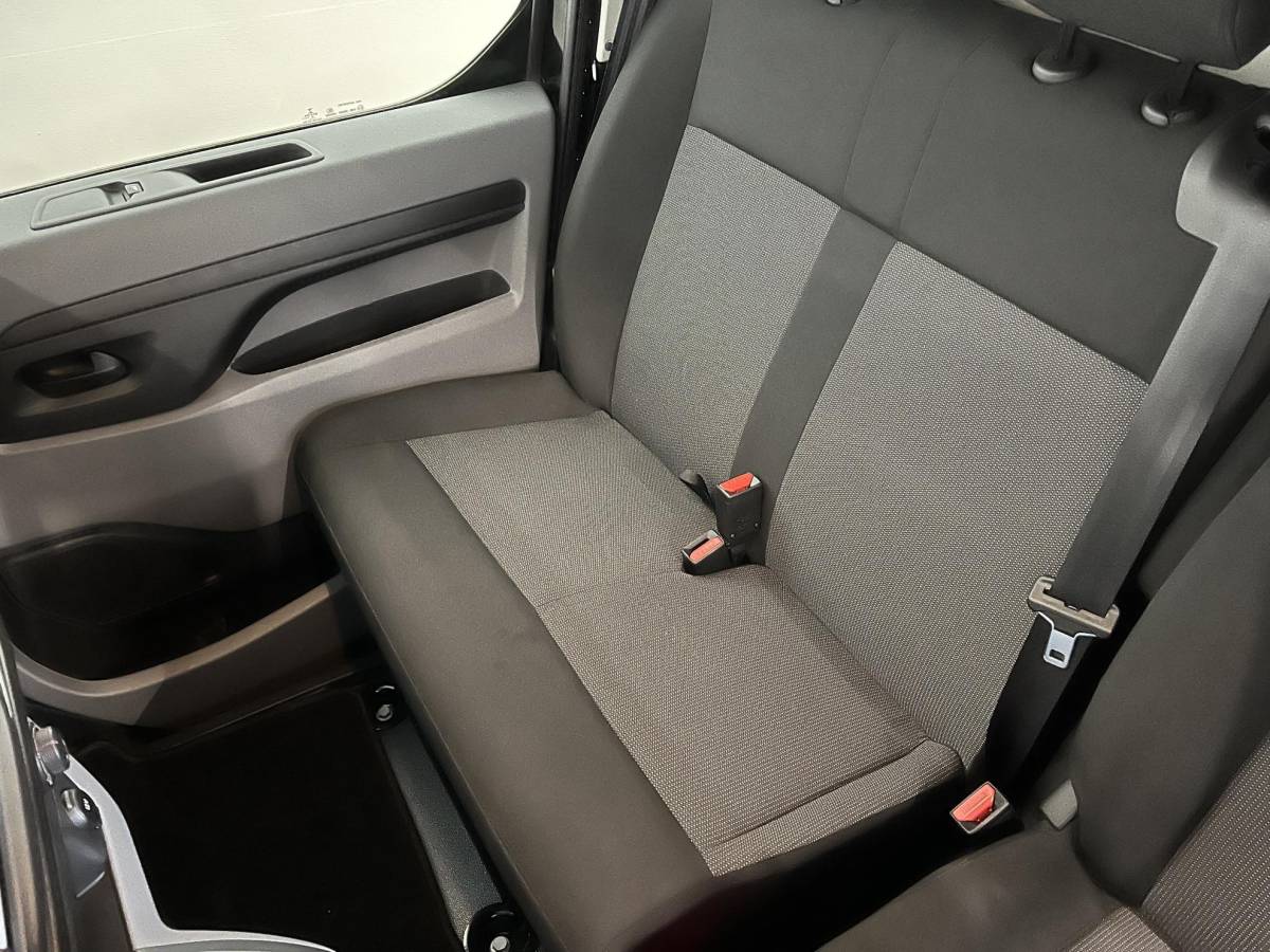 Peugeot e-Expert Peugeot e-Expert Long Premium 75 kWh 3-zits Automaat Airco Navigatie