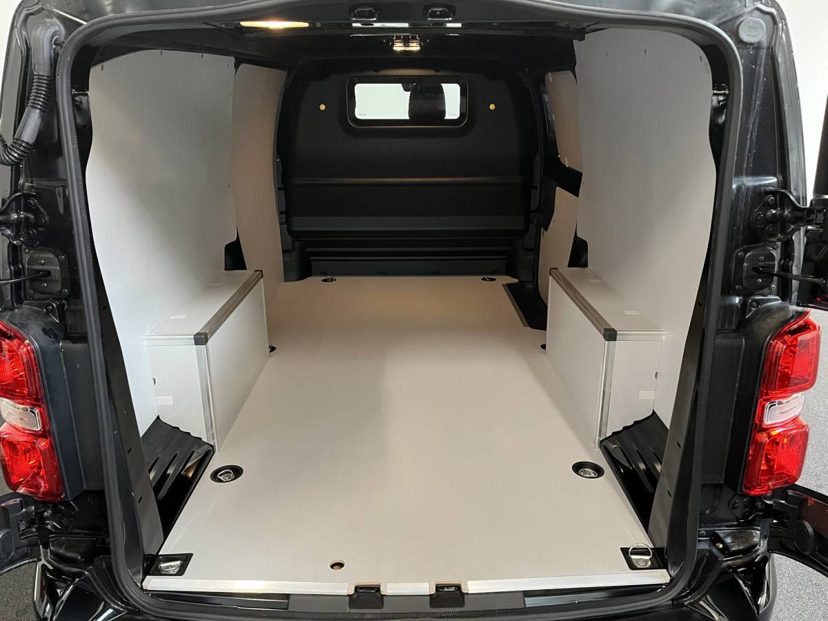 Peugeot e-Expert Peugeot e-Expert Long Premium 75 kWh 3-zits Automaat Airco Navigatie
