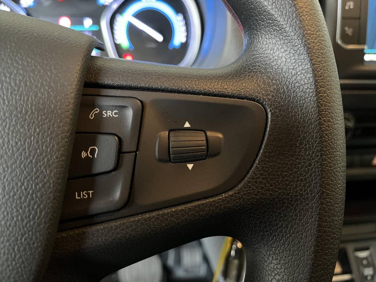 Peugeot e-Expert Peugeot e-Expert Long Premium 75 kWh 3-zits Automaat Airco Navigatie