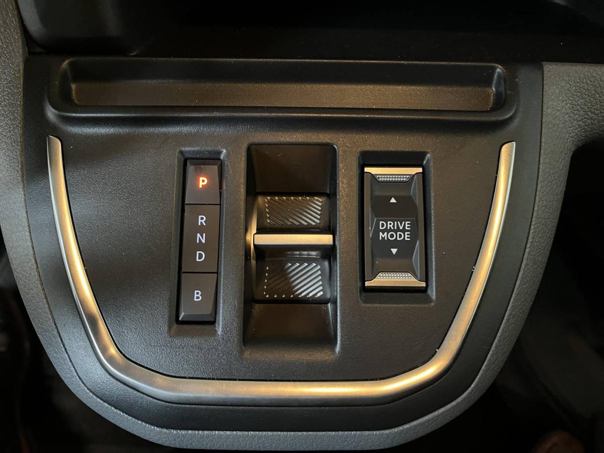 Peugeot e-Expert Peugeot e-Expert Long Premium 75 kWh 3-zits Automaat Airco Navigatie