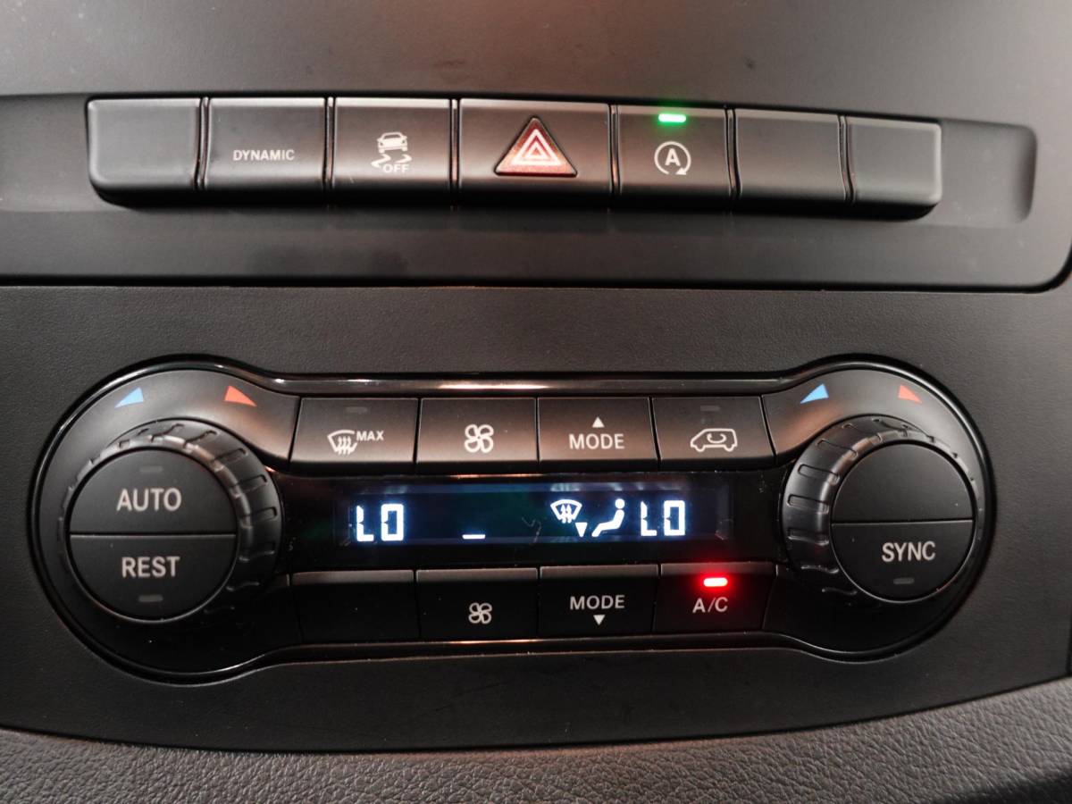 Mercedes-Benz Vito Mercedes-Benz Vito 114 CDI Lang Automaat Airco Bluetooth Camera Trekhaak Navigatie Cruise Control Carplay