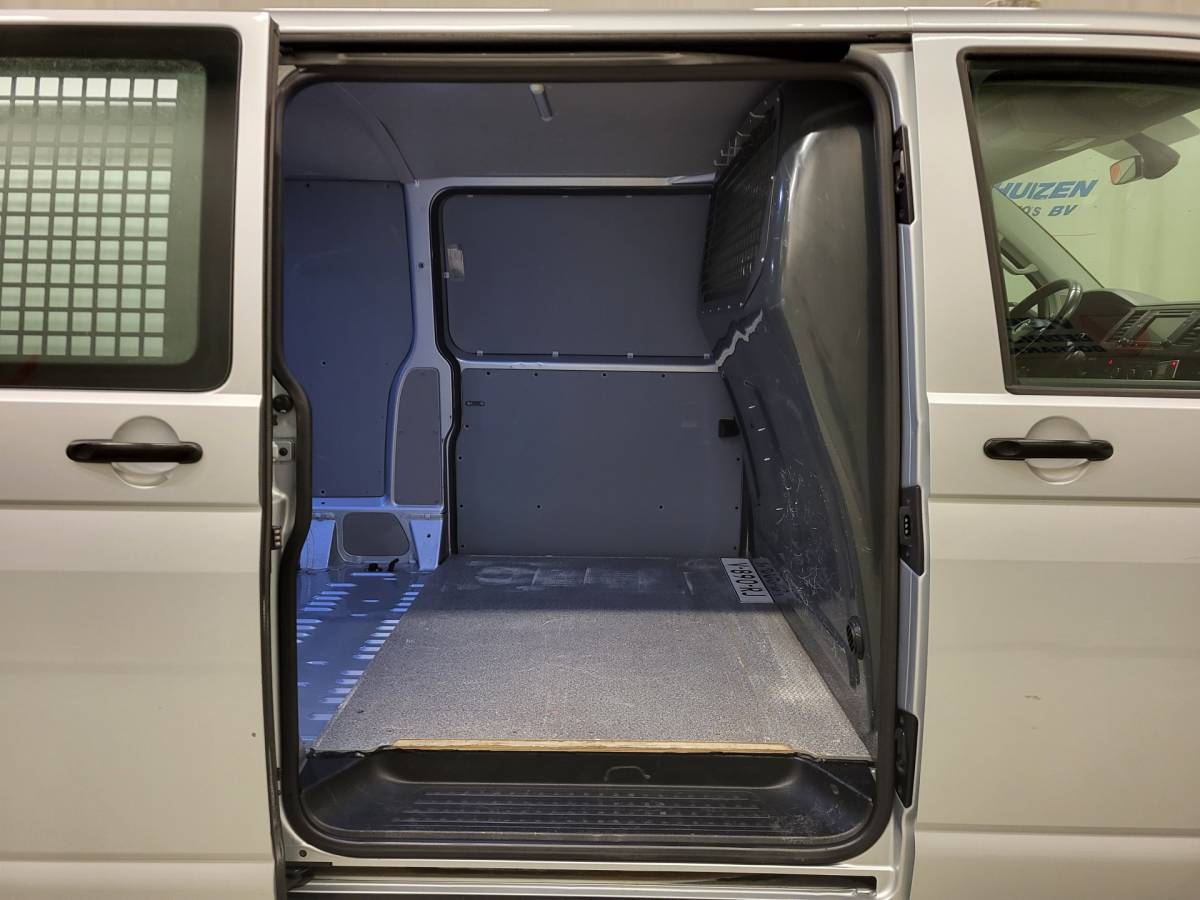 Volkswagen Transporter Volkswagen Transporter 2.0TSI 150pk MARGE! L2/H1 Trekhaak Benzine!