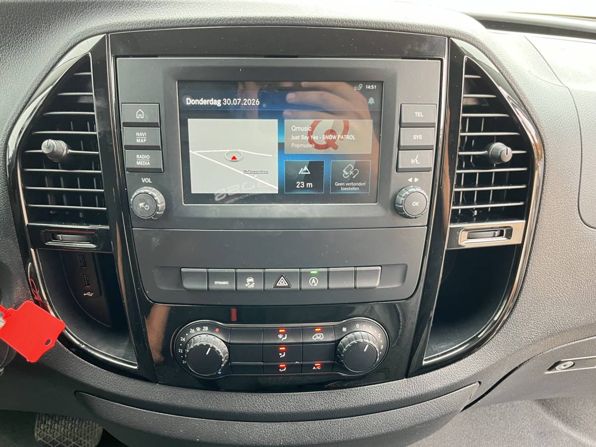 Mercedes-Benz Vito Mercedes-Benz Vito 119 1.9 CDI 190pk Automaat L2H1 9G-Tronic Climate Control Adaptieve Cruise Control Trekhaak Navigatie Camera Stoelverwarming