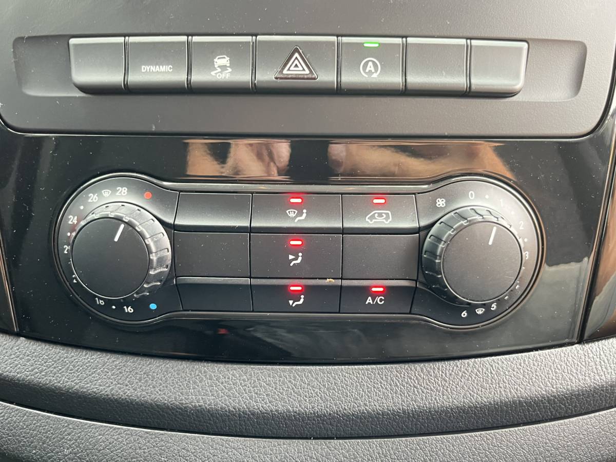 Mercedes-Benz Vito Mercedes-Benz Vito 119 1.9 CDI 190pk Automaat L2H1 9G-Tronic Climate Control Adaptieve Cruise Control Trekhaak Navigatie Camera Stoelverwarming