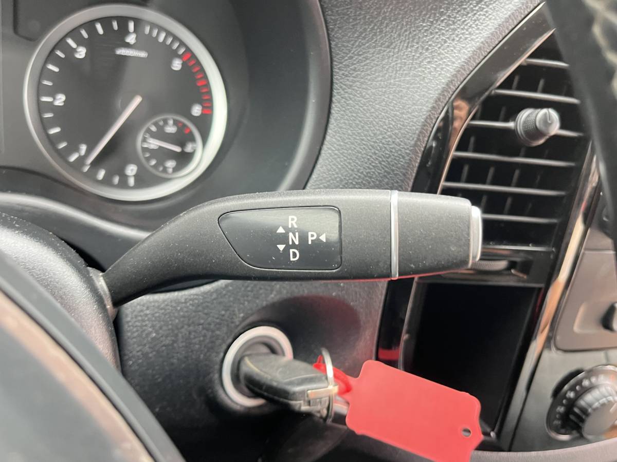 Mercedes-Benz Vito Mercedes-Benz Vito 119 1.9 CDI 190pk Automaat L2H1 9G-Tronic Climate Control Adaptieve Cruise Control Trekhaak Navigatie Camera Stoelverwarming