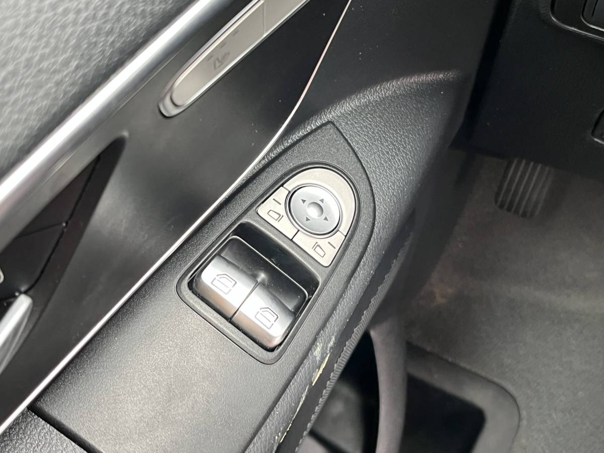 Mercedes-Benz Vito Mercedes-Benz Vito 119 1.9 CDI 190pk Automaat L2H1 9G-Tronic Climate Control Adaptieve Cruise Control Trekhaak Navigatie Camera Stoelverwarming