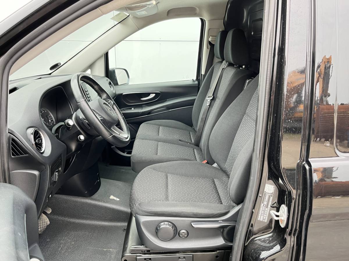 Mercedes-Benz Vito Mercedes-Benz Vito 119 1.9 CDI 190pk Automaat L2H1 9G-Tronic Climate Control Adaptieve Cruise Control Trekhaak Navigatie Camera Stoelverwarming