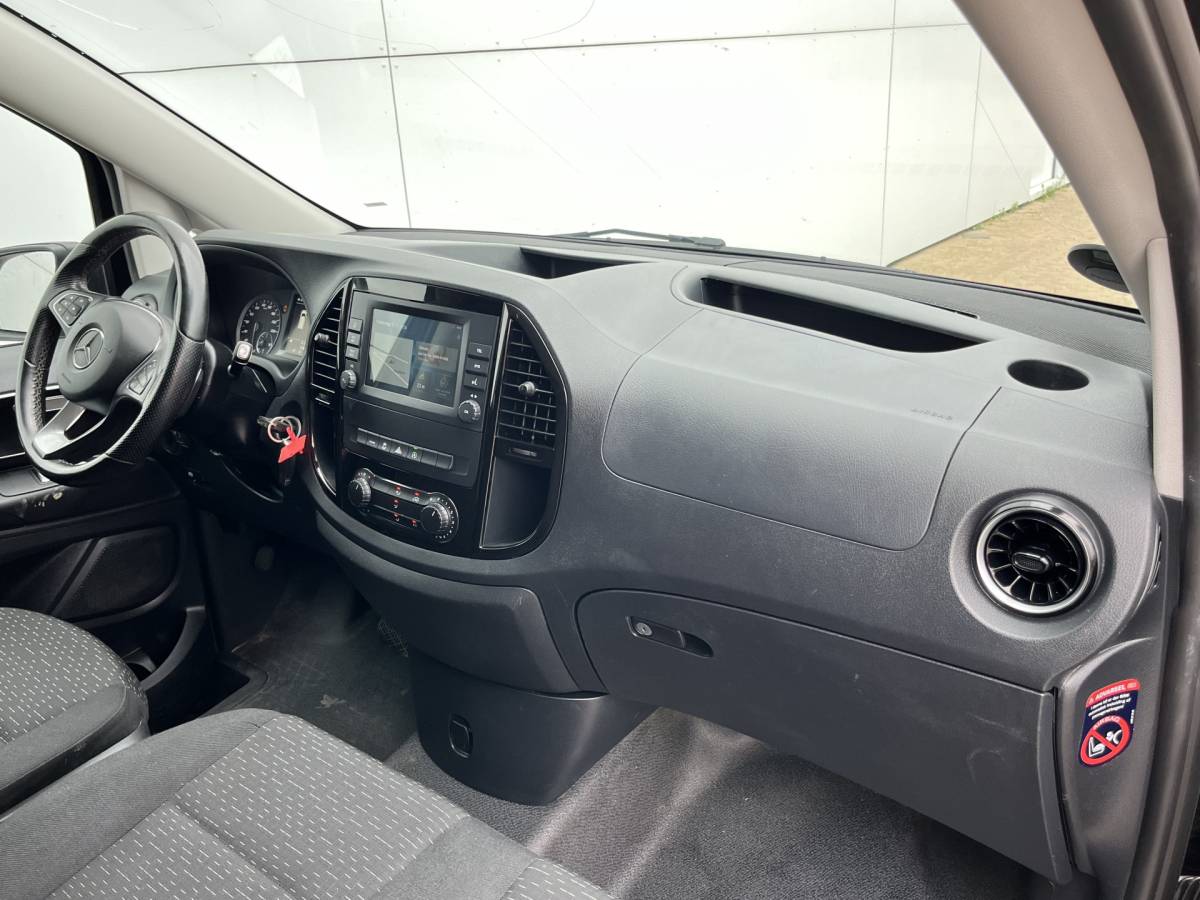 Mercedes-Benz Vito Mercedes-Benz Vito 119 1.9 CDI 190pk Automaat L2H1 9G-Tronic Climate Control Adaptieve Cruise Control Trekhaak Navigatie Camera Stoelverwarming