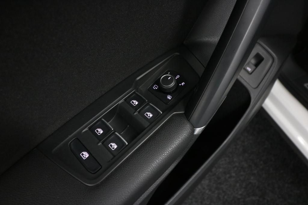 Volkswagen Tiguan Volkswagen TIGUAN 2.0 TDI Highline (Automaat) (Grijs kenteken)