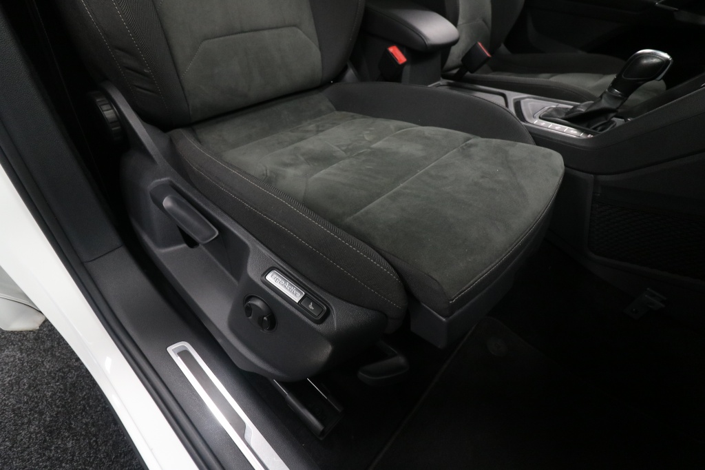 Volkswagen Tiguan Volkswagen TIGUAN 2.0 TDI Highline (Automaat) (Grijs kenteken)