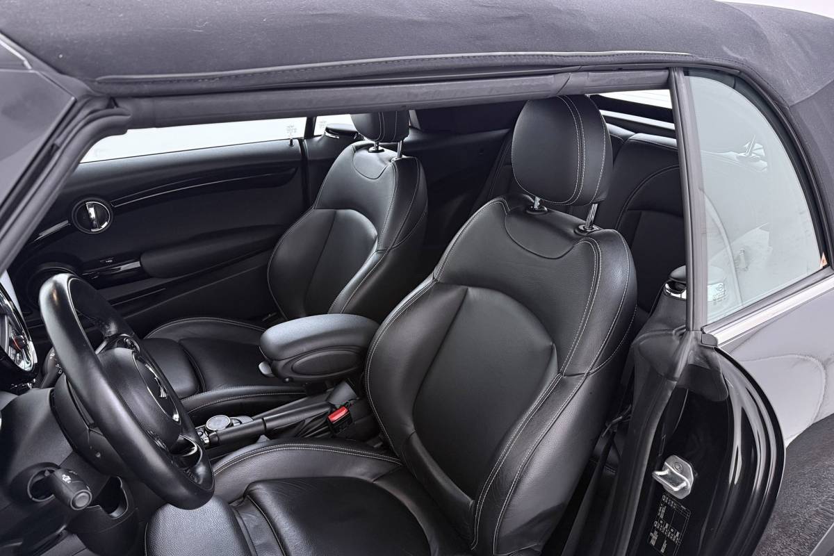 MINI Cooper S Cabrio Mini Cabrio 2.0 Cooper S Serious Business | Keyless Entry/Start | Leer | Sportstoelen | Org NL | Breed Navi |