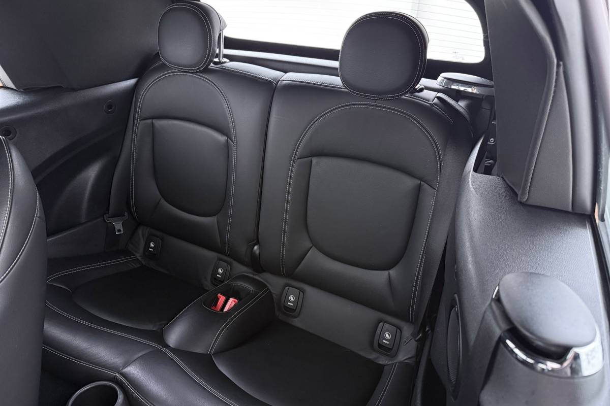 MINI Cooper S Cabrio Mini Cabrio 2.0 Cooper S Serious Business | Keyless Entry/Start | Leer | Sportstoelen | Org NL | Breed Navi |