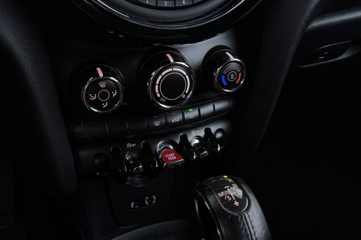 MINI Cooper S Cabrio Mini Cabrio 2.0 Cooper S Serious Business | Keyless Entry/Start | Leer | Sportstoelen | Org NL | Breed Navi |