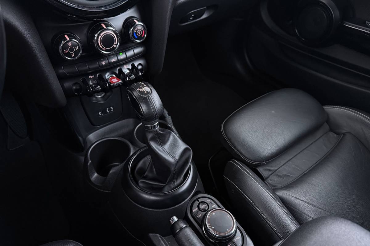 MINI Cooper S Cabrio Mini Cabrio 2.0 Cooper S Serious Business | Keyless Entry/Start | Leer | Sportstoelen | Org NL | Breed Navi |
