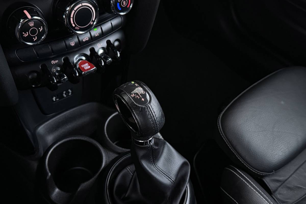 MINI Cooper S Cabrio Mini Cabrio 2.0 Cooper S Serious Business | Keyless Entry/Start | Leer | Sportstoelen | Org NL | Breed Navi |