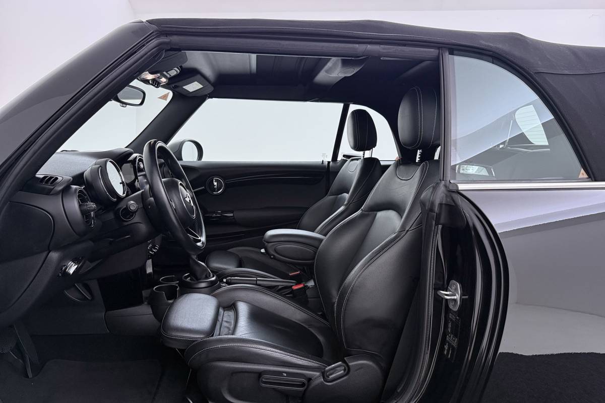 MINI Cooper S Cabrio Mini Cabrio 2.0 Cooper S Serious Business | Keyless Entry/Start | Leer | Sportstoelen | Org NL | Breed Navi |