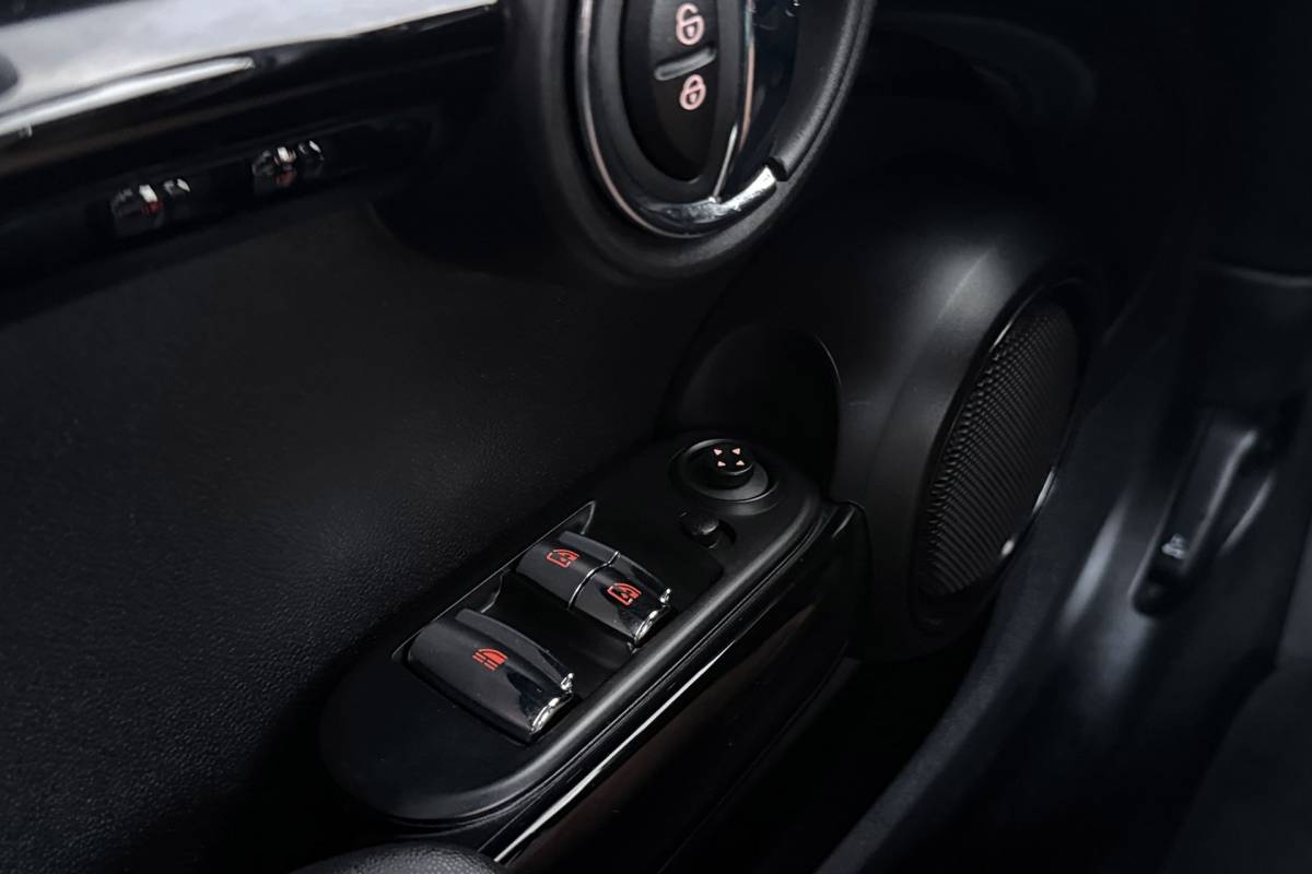 MINI Cooper S Cabrio Mini Cabrio 2.0 Cooper S Serious Business | Keyless Entry/Start | Leer | Sportstoelen | Org NL | Breed Navi |