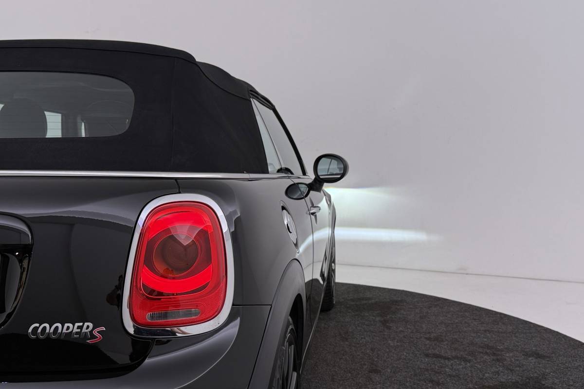 MINI Cooper S Cabrio Mini Cabrio 2.0 Cooper S Serious Business | Keyless Entry/Start | Leer | Sportstoelen | Org NL | Breed Navi |