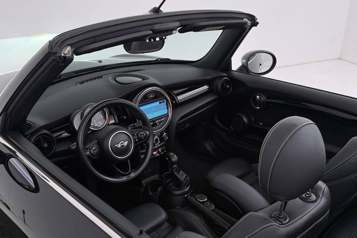 MINI Cooper S Cabrio Mini Cabrio 2.0 Cooper S Serious Business | Keyless Entry/Start | Leer | Sportstoelen | Org NL | Breed Navi |