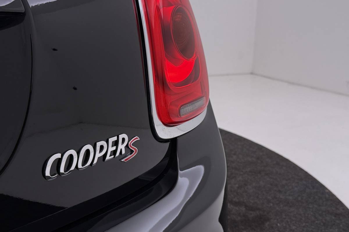 MINI Cooper S Cabrio Mini Cabrio 2.0 Cooper S Serious Business | Keyless Entry/Start | Leer | Sportstoelen | Org NL | Breed Navi |
