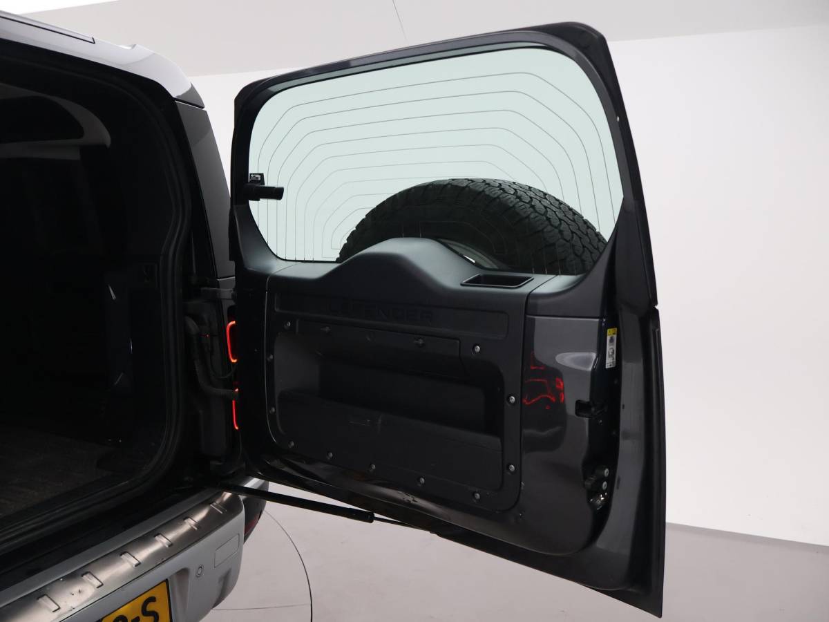 Land Rover Defender Land Rover Defender 3.0 P400 6-CILINDER BENZINE GRIJS KENTEKEN HSE + PANORAMA | HEAD-UP | TREKHAAK | 360 CAMERA